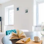 شقة 2br Chic&bright With 120sqm. In Campo De Ourique