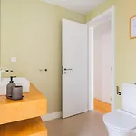 2br Chic&bright With 120sqm. In Campo De Ourique شقة