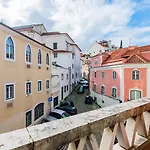 2br Chic&bright With 120sqm. In Campo De Ourique Apartment
