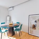 Διαμέρισμα 2br Chic&bright With 120sqm. In Campo De Ourique