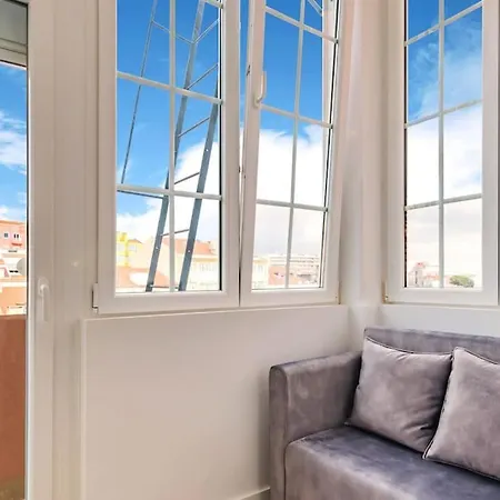 Διαμέρισμα 2br Chic&bright With 120sqm. In Campo De Ourique