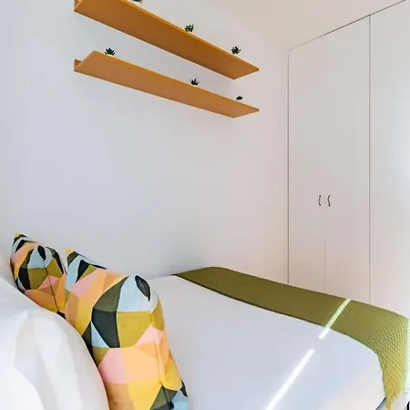 Апартаменты 2br Chic&bright With 120sqm. In Campo De Ourique