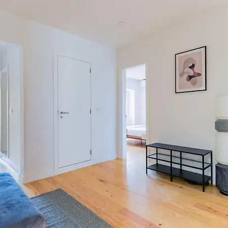 アパート 2br Chic&bright With 120sqm. In Campo De Ourique *