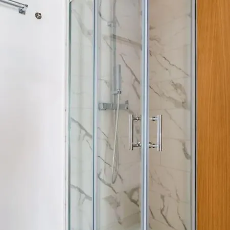 アパート 2br Chic&bright With 120sqm. In Campo De Ourique *