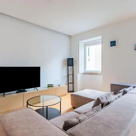 2br Chic&bright With 120sqm. In Campo De Ourique Апартаменты