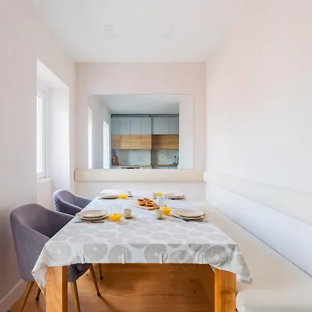 Διαμέρισμα 2br Chic&bright With 120sqm. In Campo De Ourique Lisboa