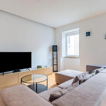 Appartamento 2br Chic&bright With 120sqm. In Campo De Ourique Lisbona