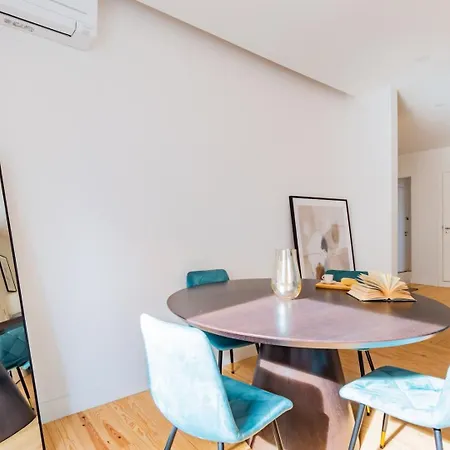 Διαμέρισμα 2br Chic&bright With 120sqm. In Campo De Ourique