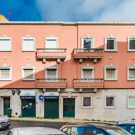 2br Chic&bright With 120sqm. In Campo De Ourique Lizbona
