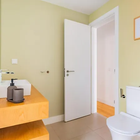 2br Chic&bright With 120sqm. In Campo De Ourique Apartman