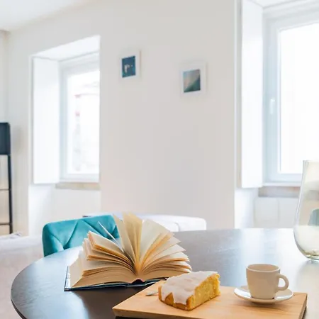 Apartamento 2br Chic&bright With 120sqm. In Campo De Ourique
